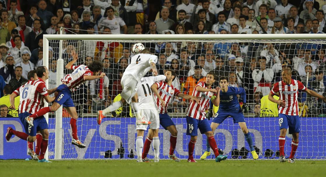 Lisbona, 24 maggio 2014. Questo gol di Sergio Ramos al 93&#39; vale l&#39;1-1 del Real Madrid nella finale di Champions con l&#39;Atletico. La banda Simeone croller ai supplementari: finisce 4-1, il Real vince la 